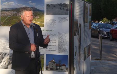 OTVORITEV RAZSTAVE SLOVANI NA NOTRANJSKEM 15 FOTO LJUBO VUKELIČ